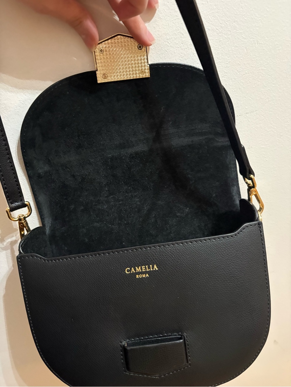 Italian Leather Crossbody Saddle Bag - Camellia Roma brand - Picture 4 of 5